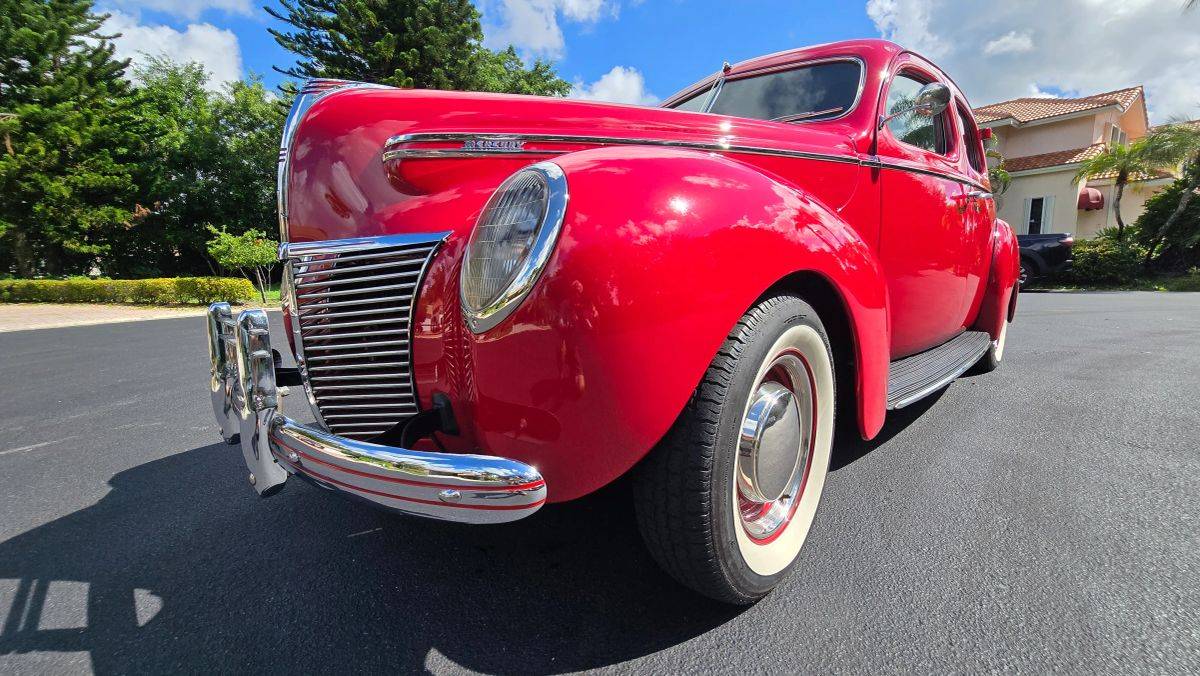 Mercury-4-door-town-sedan-1939-red-1