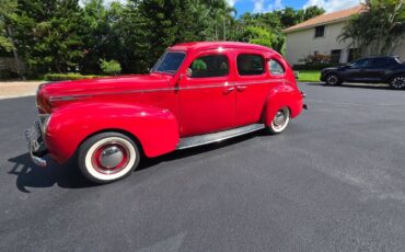 Mercury-4-door-town-sedan-1939-red-10