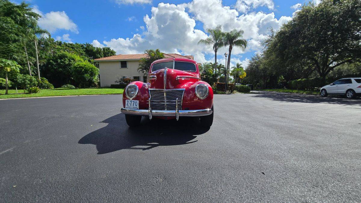 Mercury-4-door-town-sedan-1939-red-11