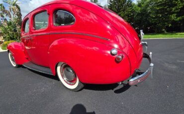 Mercury-4-door-town-sedan-1939-red-12