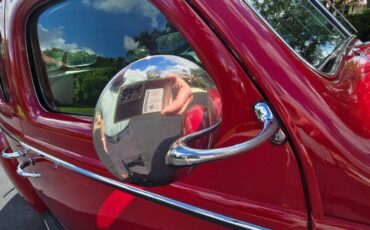 Mercury-4-door-town-sedan-1939-red-14