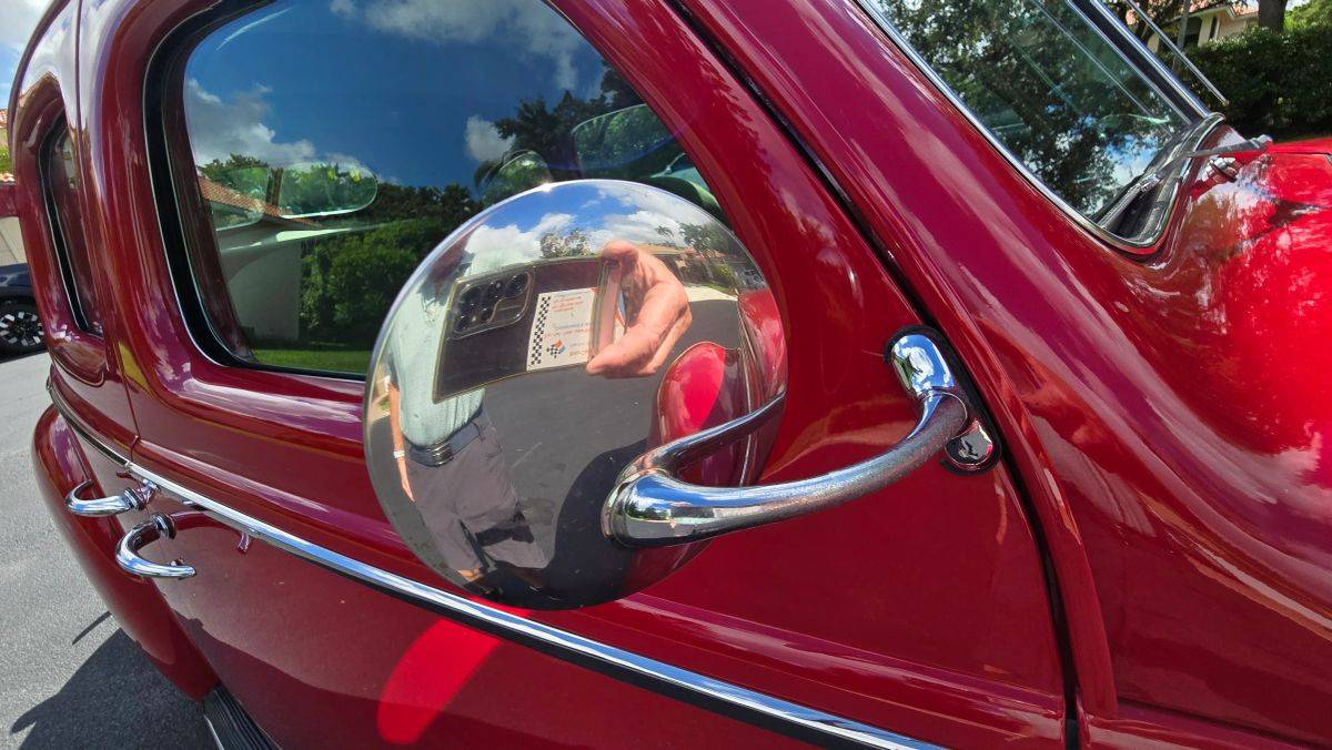 Mercury-4-door-town-sedan-1939-red-14