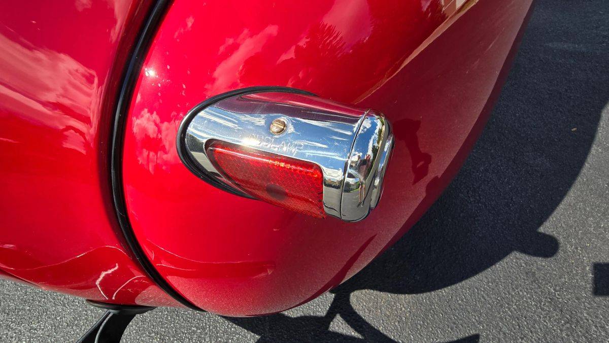 Mercury-4-door-town-sedan-1939-red-17