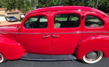Mercury-4-door-town-sedan-1939-red-18