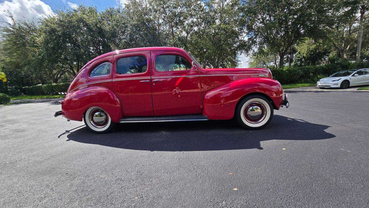 Mercury-4-door-town-sedan-1939-red-19