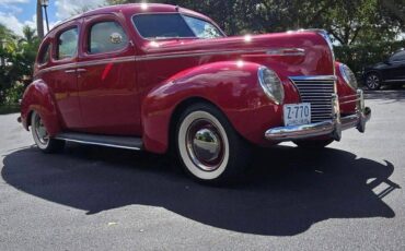 Mercury-4-door-town-sedan-1939-red-2