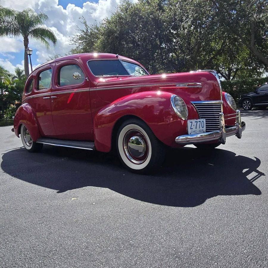 Mercury-4-door-town-sedan-1939-red-2