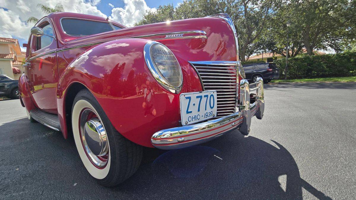 Mercury-4-door-town-sedan-1939-red-20