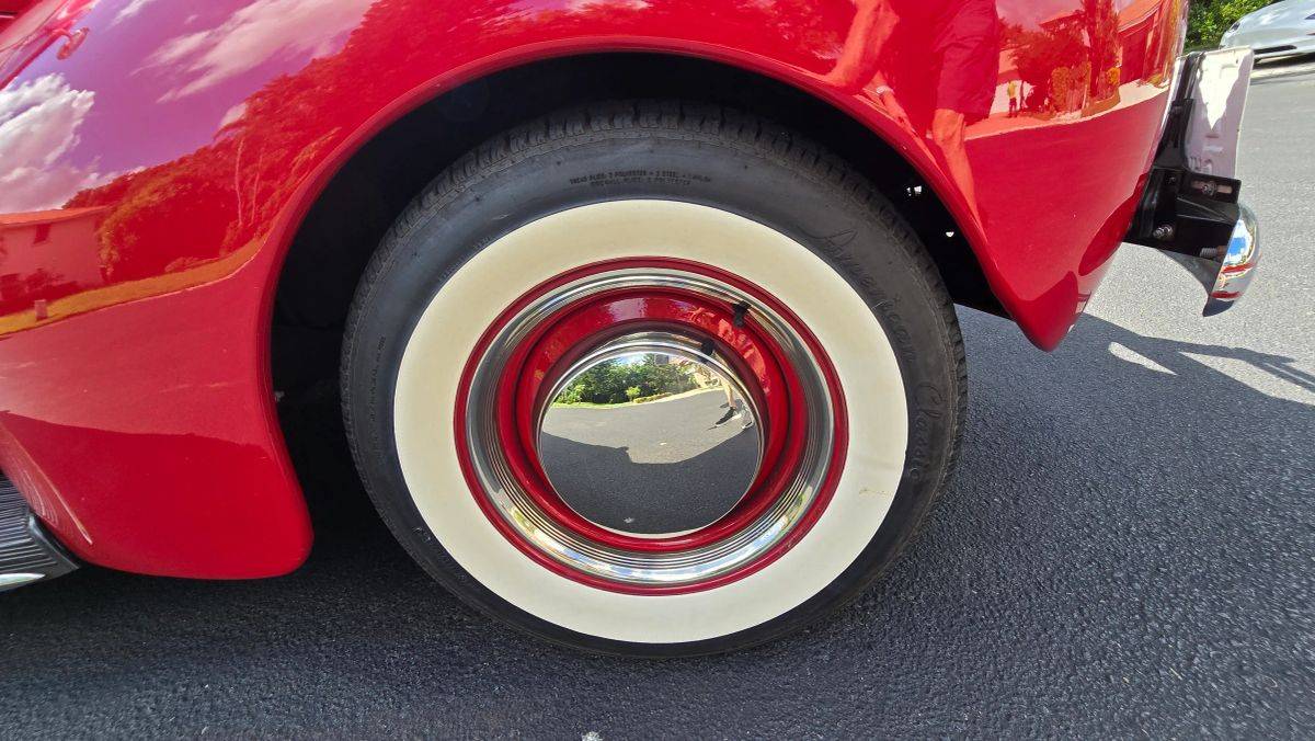 Mercury-4-door-town-sedan-1939-red-21