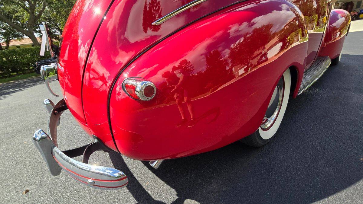 Mercury-4-door-town-sedan-1939-red-3
