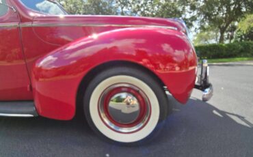 Mercury-4-door-town-sedan-1939-red-4
