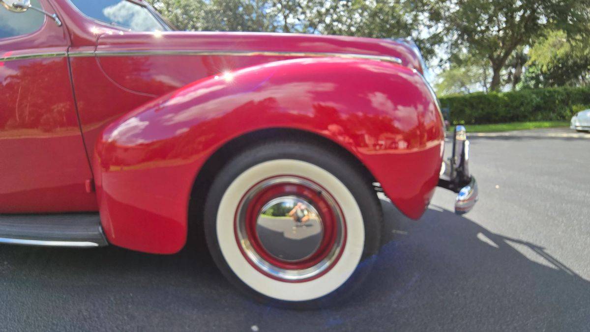 Mercury-4-door-town-sedan-1939-red-4