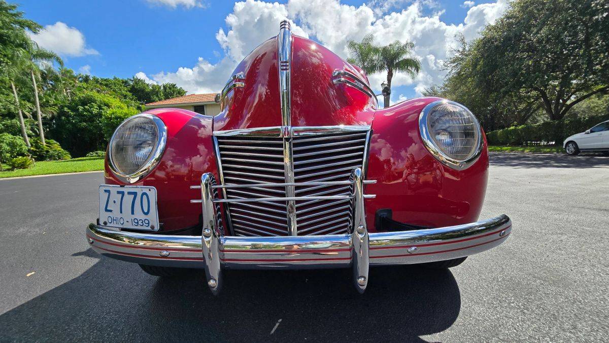 Mercury-4-door-town-sedan-1939-red-8