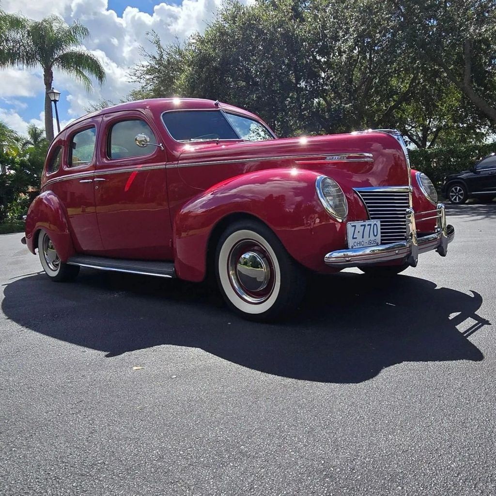Mercury-8-Town-Sedan-1939-Sedan-1