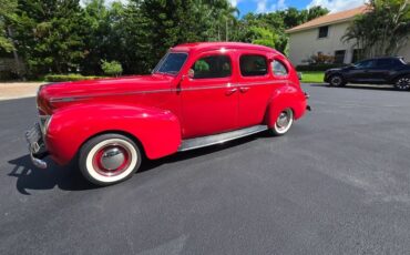 Mercury-8-Town-Sedan-1939-Sedan