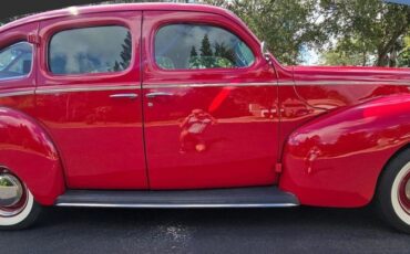 Mercury-8-Town-Sedan-1939-Sedan-4