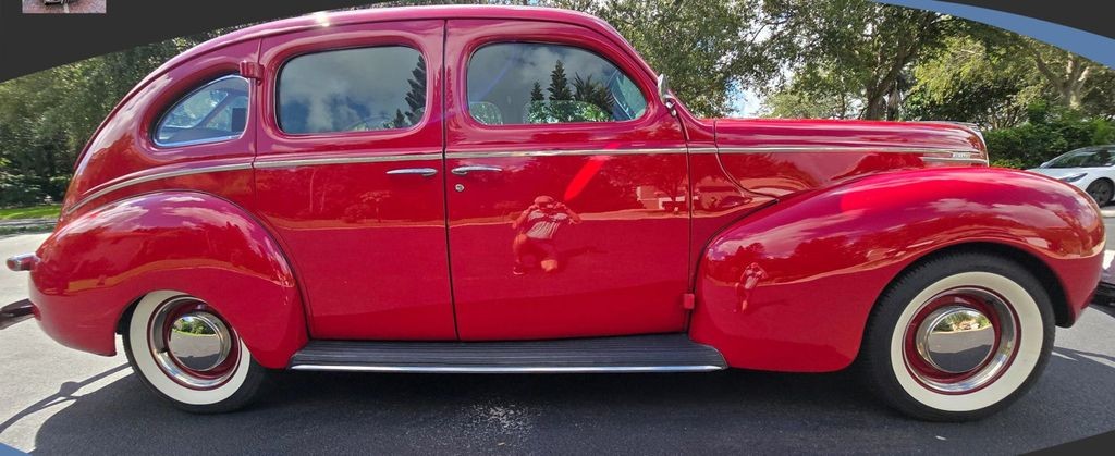 Mercury-8-Town-Sedan-1939-Sedan-4