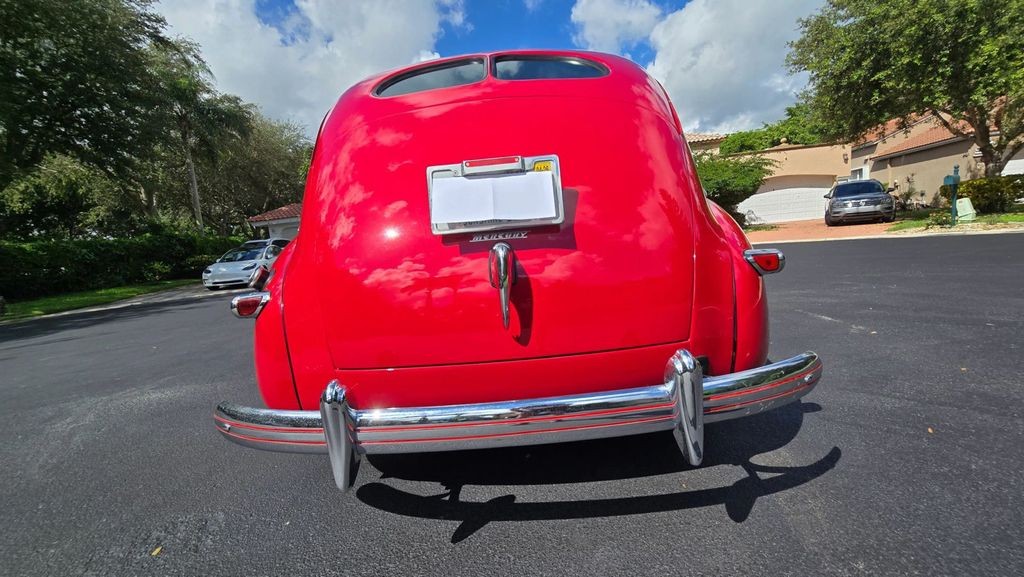 Mercury-8-Town-Sedan-1939-Sedan-6