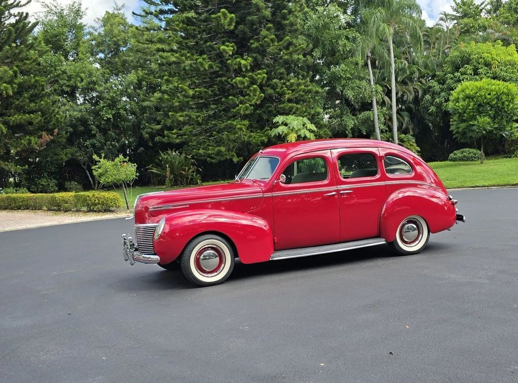 Mercury-8-Town-Sedan-1939-Sedan-8