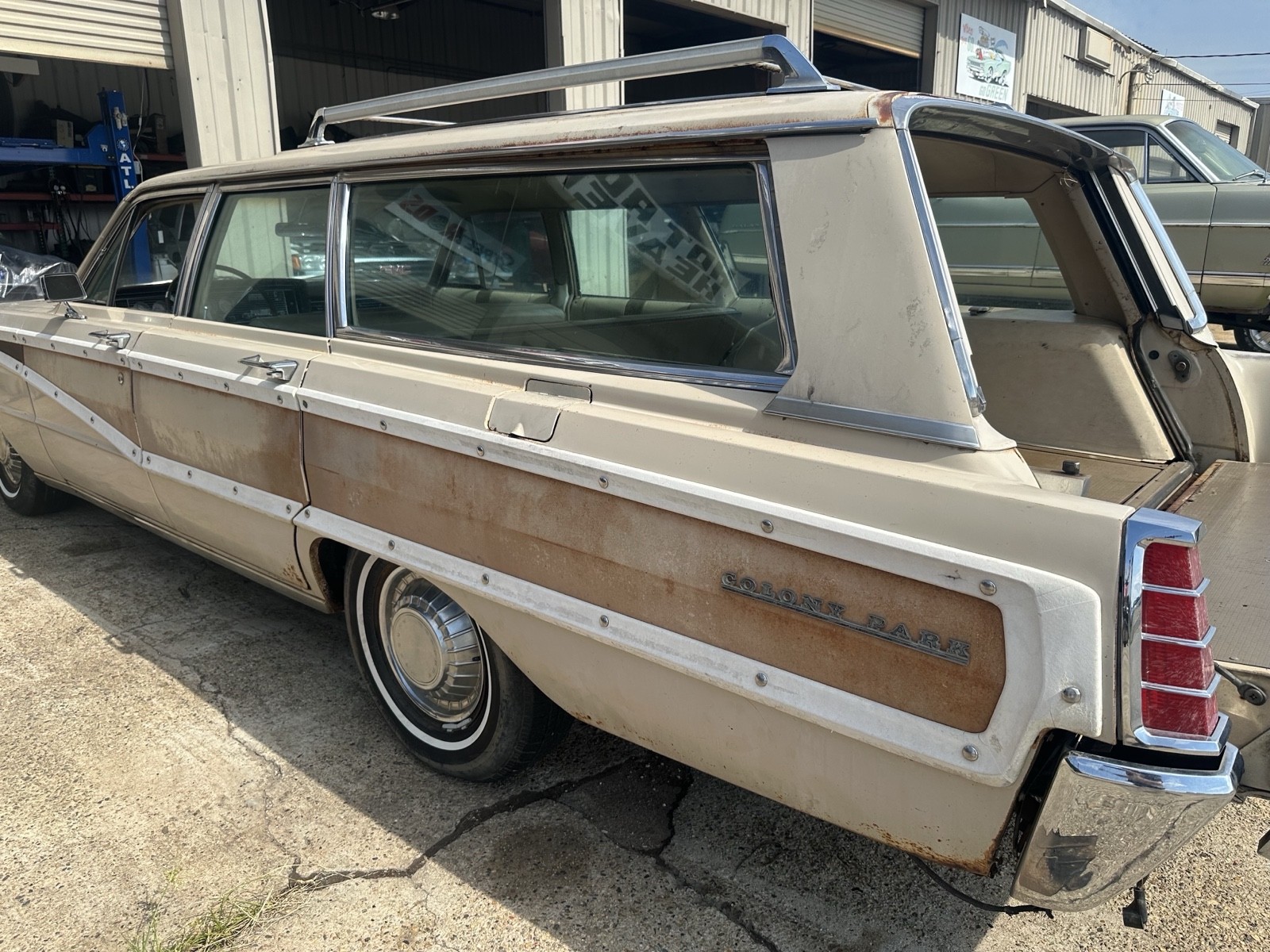Mercury-Colony-Park-1966-7
