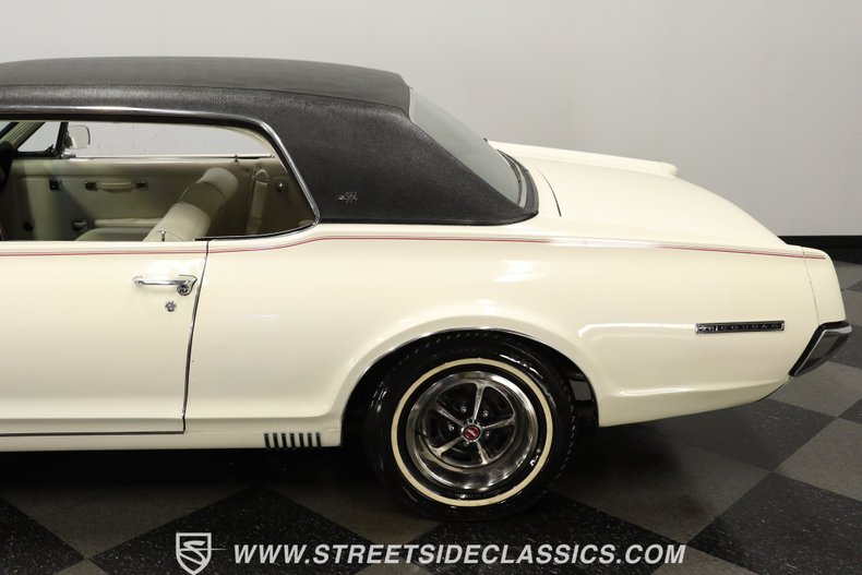 Mercury-Cougar-1967-White-Parchment-22