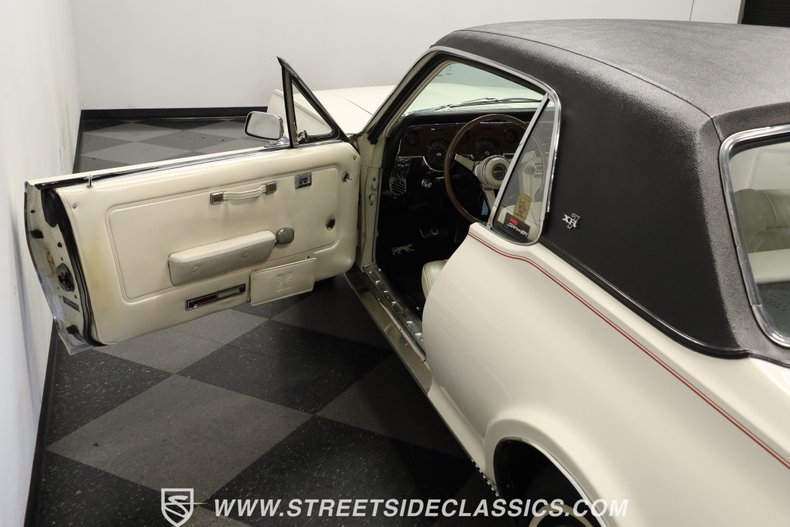 Mercury-Cougar-1967-White-Parchment-31