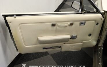 Mercury-Cougar-1967-White-Parchment-32