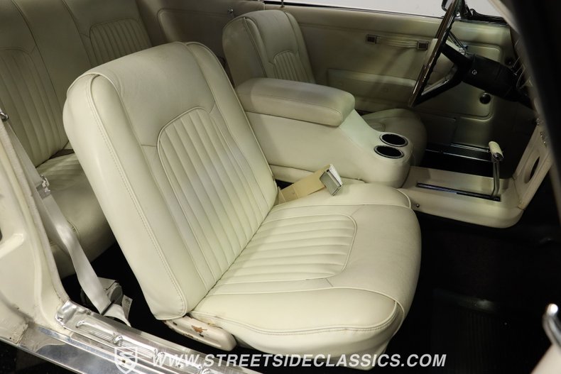 Mercury-Cougar-1967-White-Parchment-41