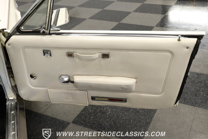 Mercury-Cougar-1967-White-Parchment-46