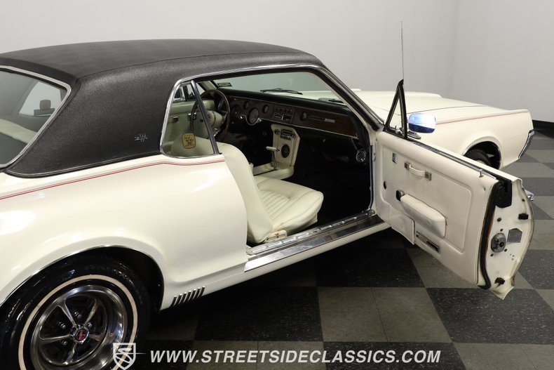 Mercury-Cougar-1967-White-Parchment-47