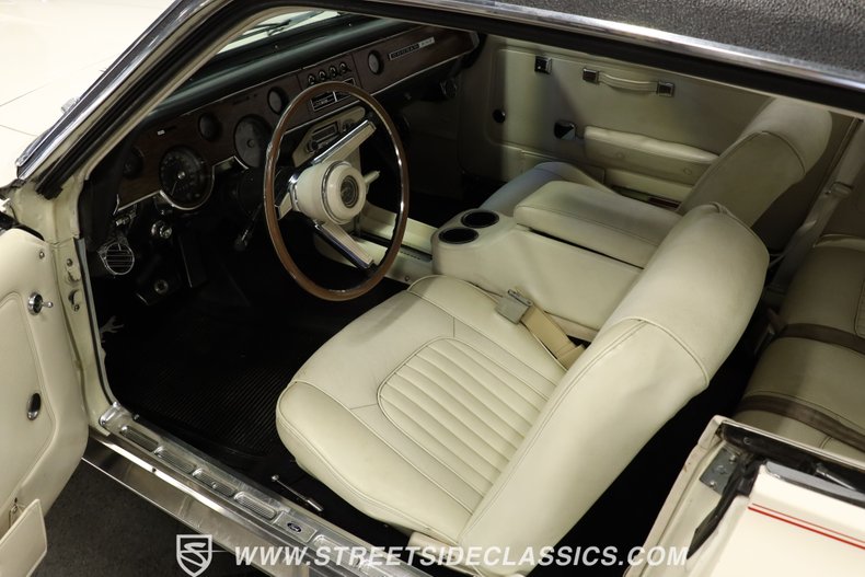 Mercury-Cougar-1967-White-Parchment-5
