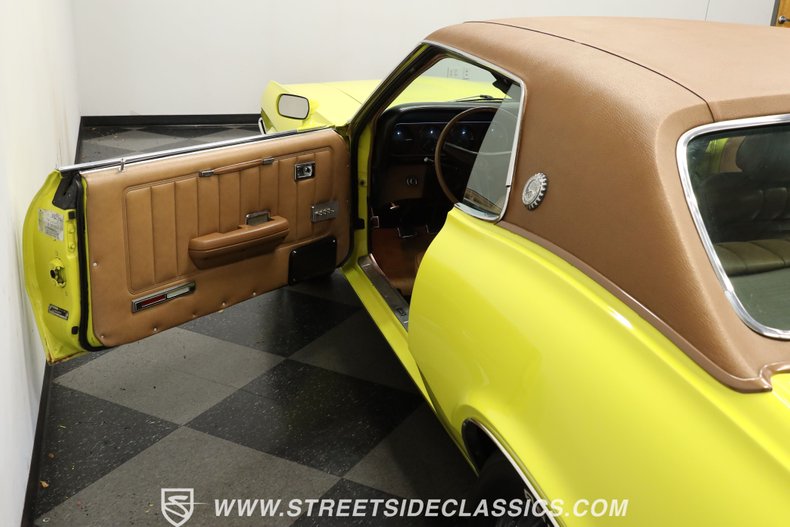 Mercury-Cougar-1969-Yellow-Saddle-Leather-33