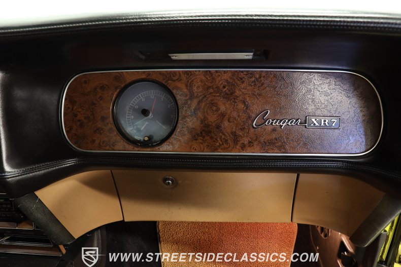 Mercury-Cougar-1969-Yellow-Saddle-Leather-41