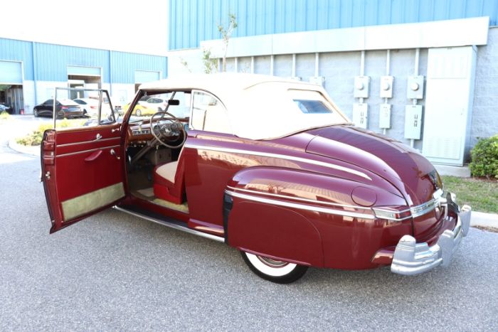 Mercury-Eight-1948-Burgundy-Tri-Color-31