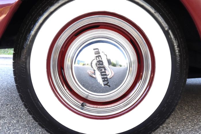 Mercury-Eight-1948-Burgundy-Tri-Color-32