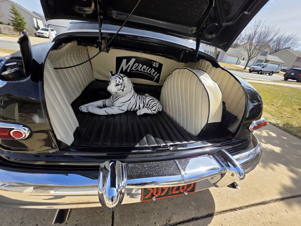 Mercury-Eight-1949-Black-White-And-Black-3