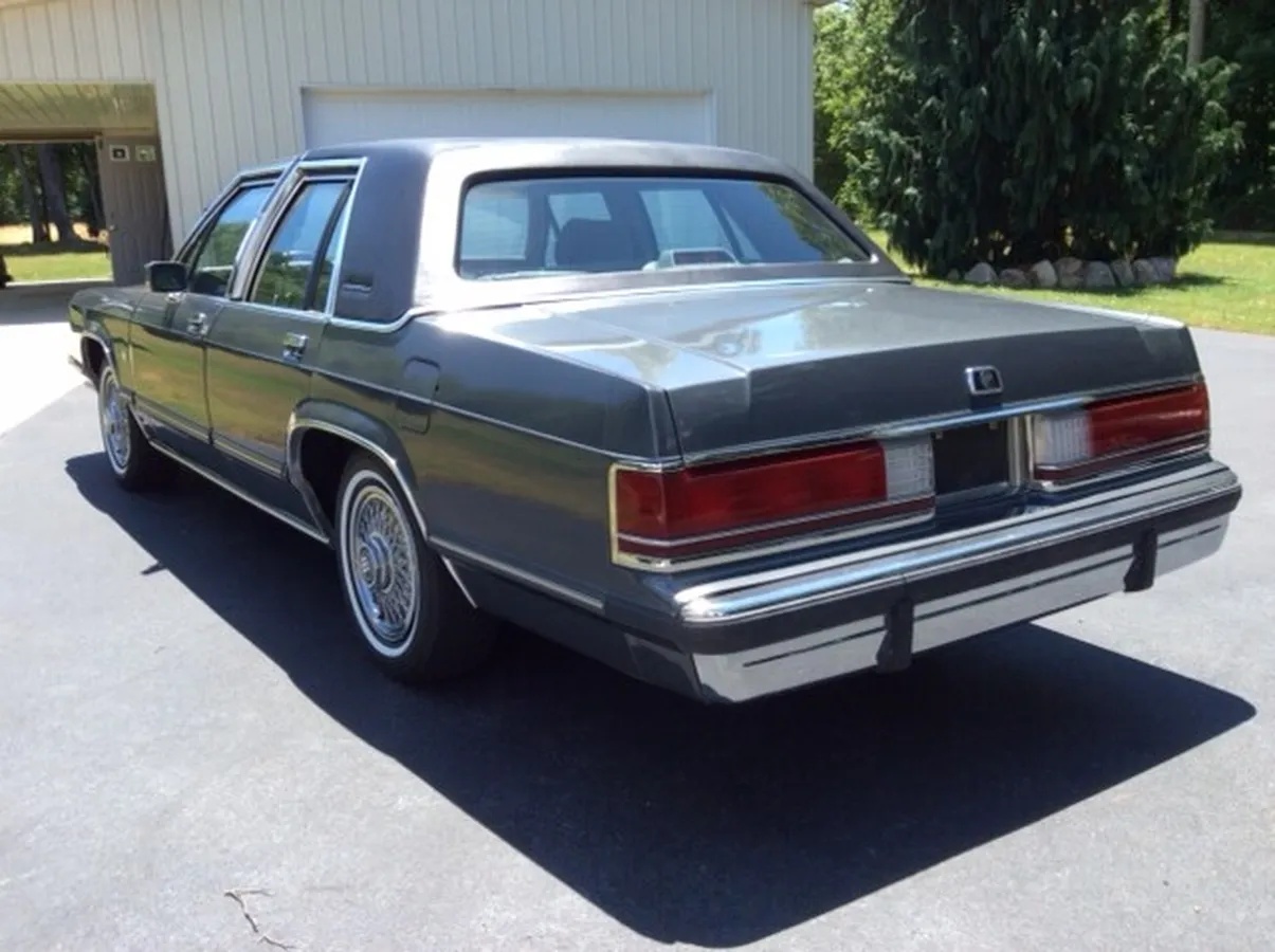 Mercury-Grand-marquis-1988-Smoke-Gray-Metallic-Gray-1