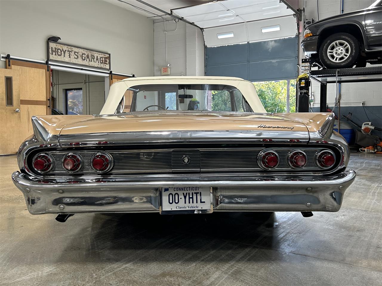 Mercury-Monterey-1961-Gold-metallic-White-and-Gold-14