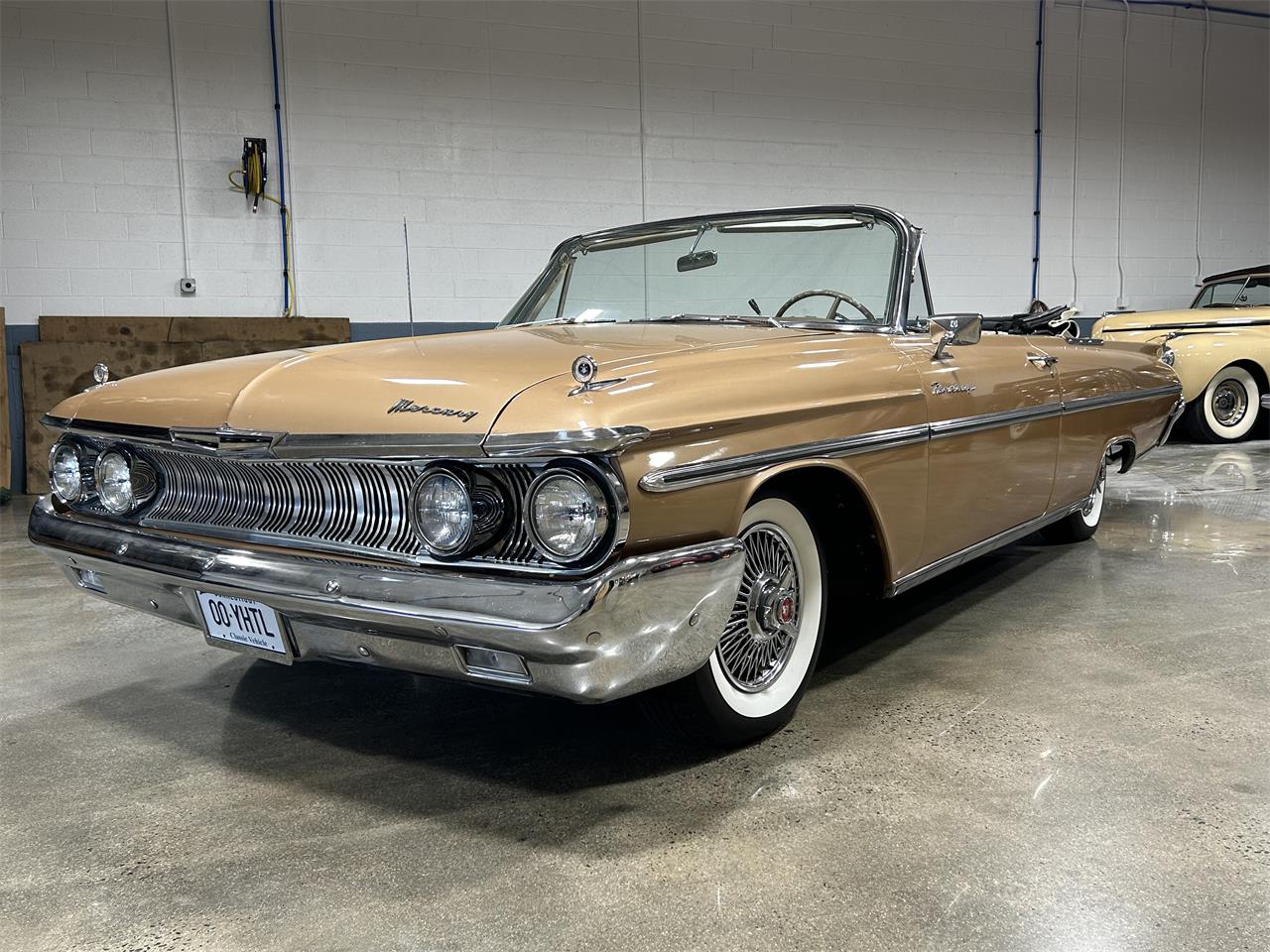 Mercury-Monterey-1961-Gold-metallic-White-and-Gold-15