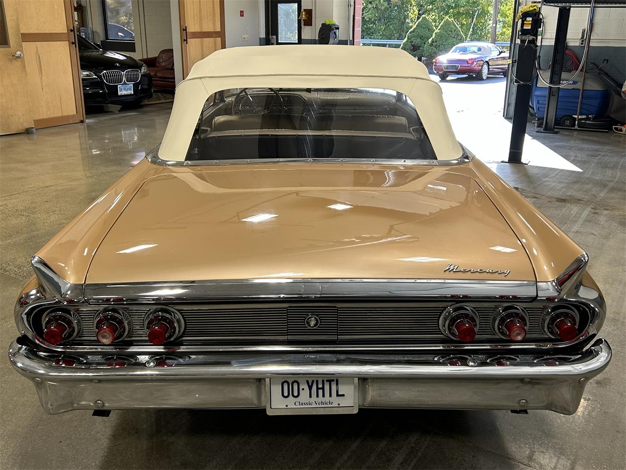 Mercury-Monterey-1961-Gold-metallic-White-and-Gold-16