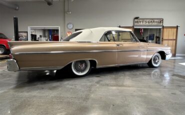 Mercury-Monterey-1961-Gold-metallic-White-and-Gold-17