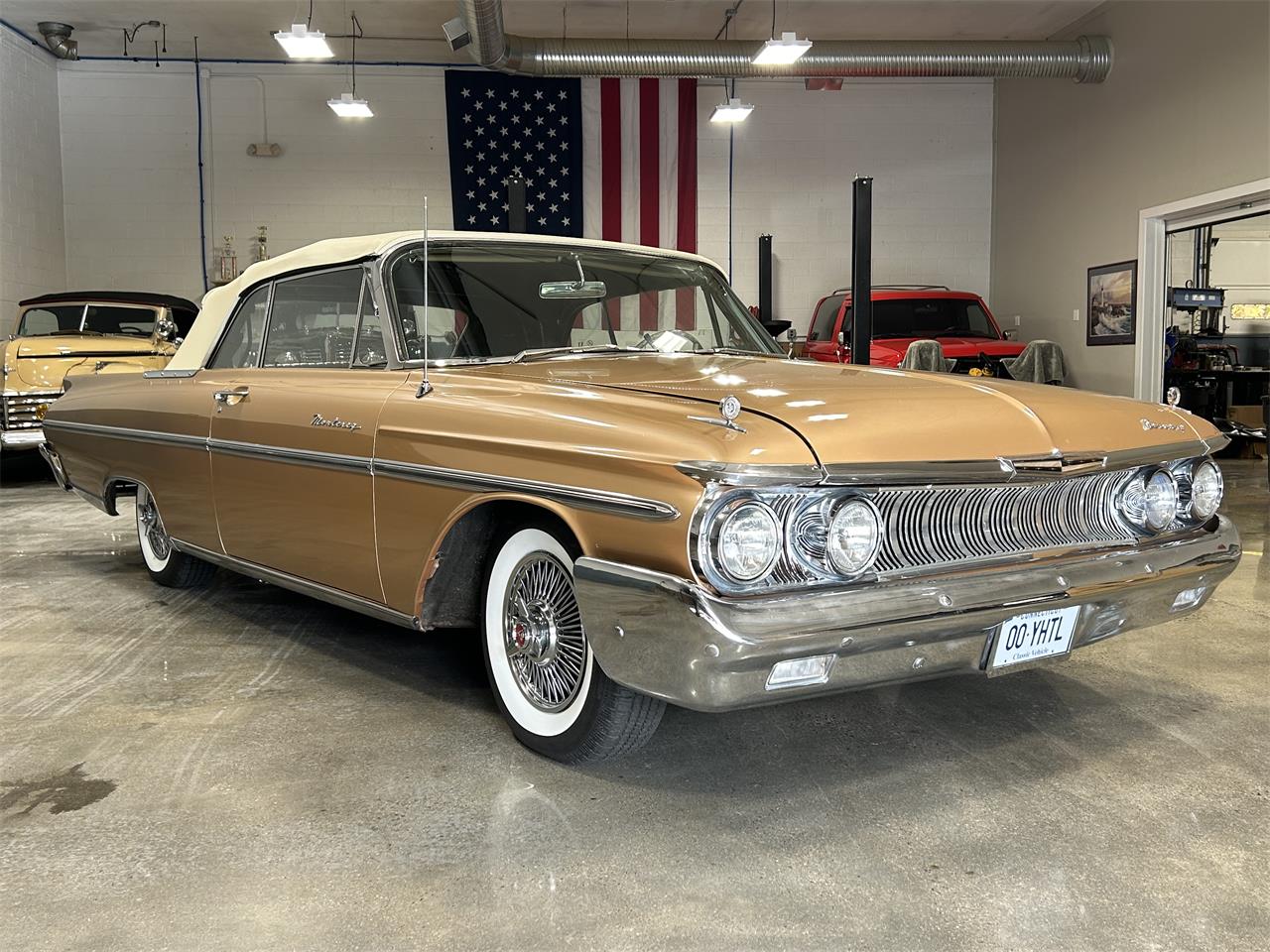 Mercury-Monterey-1961-Gold-metallic-White-and-Gold-20
