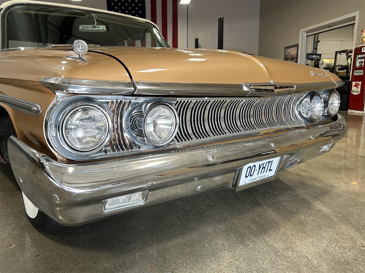 Mercury-Monterey-1961-Gold-metallic-White-and-Gold-21