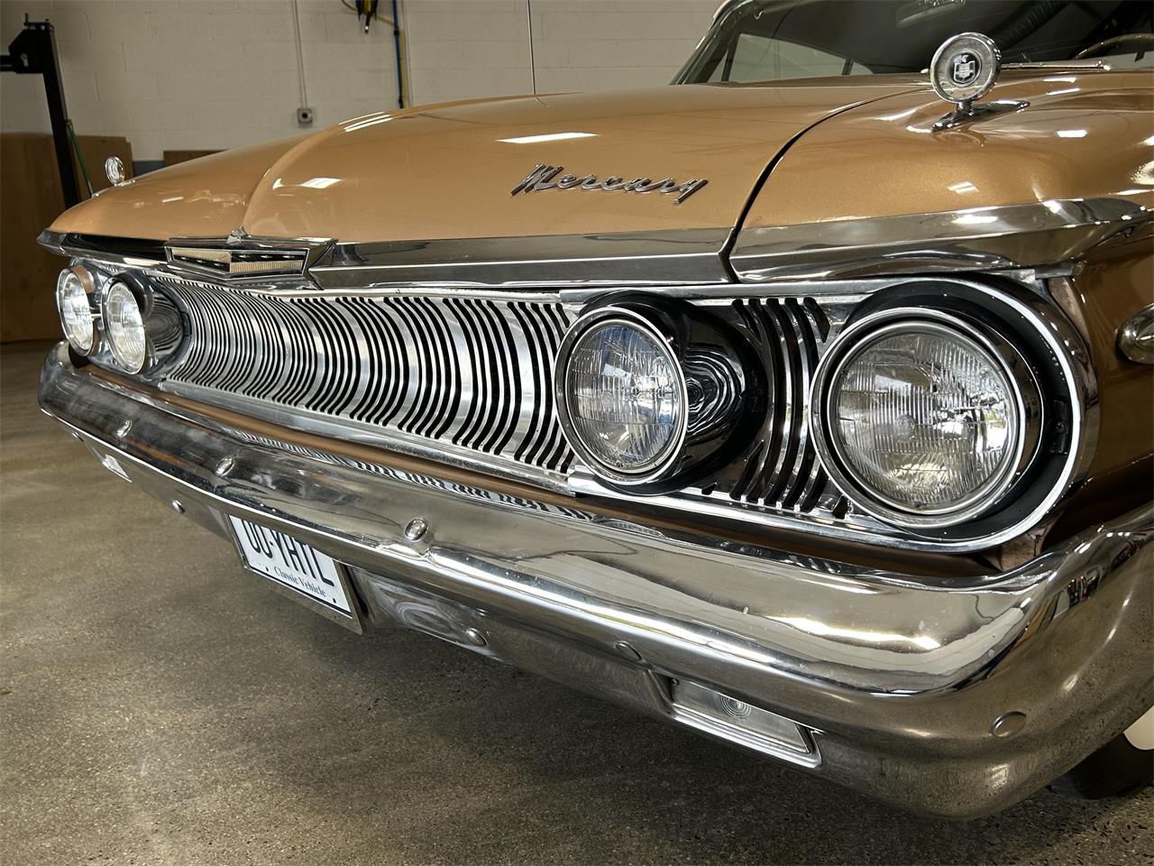 Mercury-Monterey-1961-Gold-metallic-White-and-Gold-24