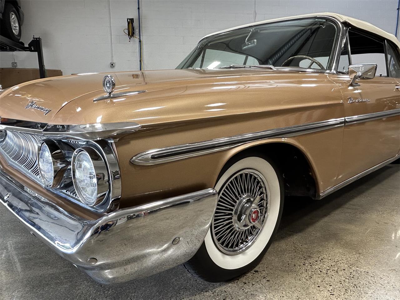 Mercury-Monterey-1961-Gold-metallic-White-and-Gold-26