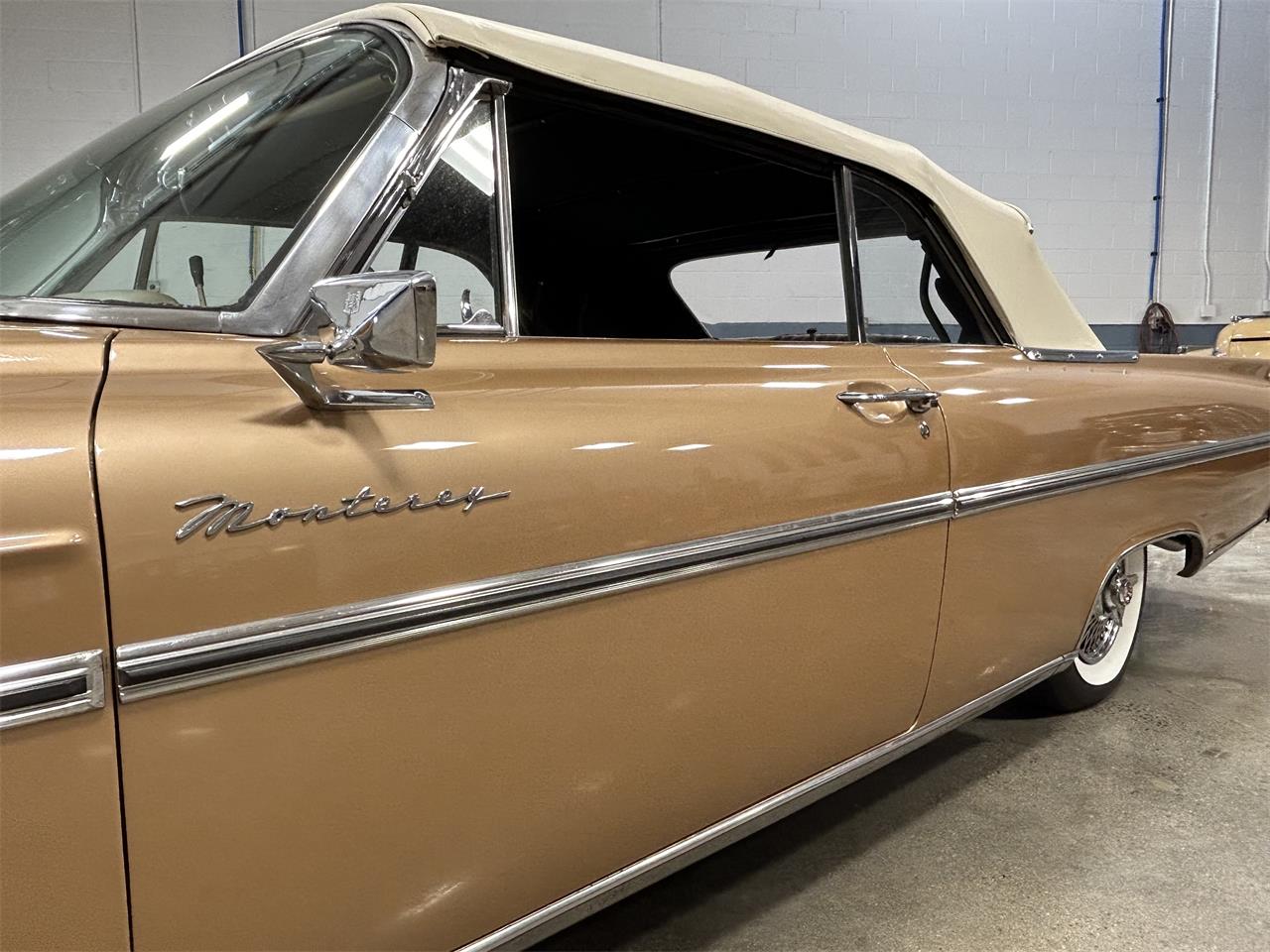 Mercury-Monterey-1961-Gold-metallic-White-and-Gold-27