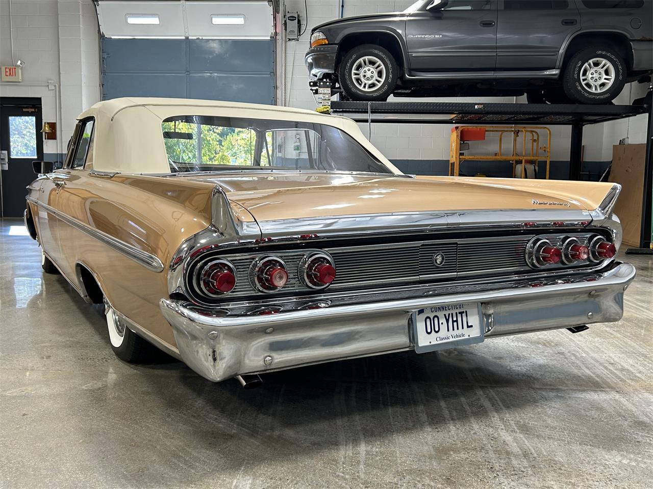 Mercury-Monterey-1961-Gold-metallic-White-and-Gold-3