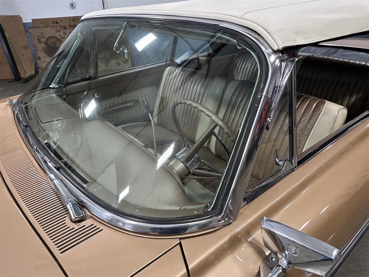 Mercury-Monterey-1961-Gold-metallic-White-and-Gold-30