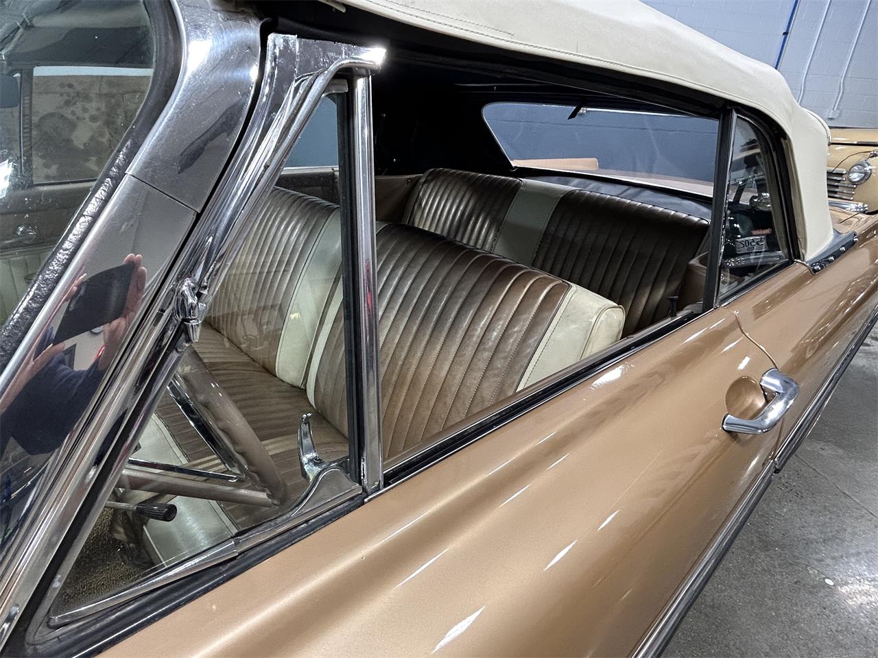 Mercury-Monterey-1961-Gold-metallic-White-and-Gold-31