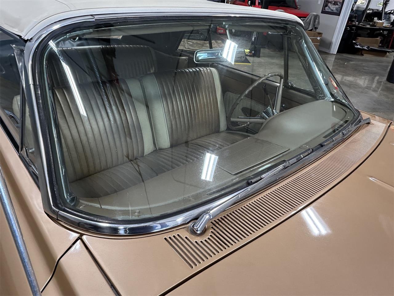 Mercury-Monterey-1961-Gold-metallic-White-and-Gold-33